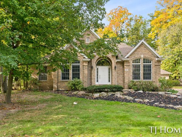 985 Thornwyk Drive NW, Grand Rapids, MI 49534