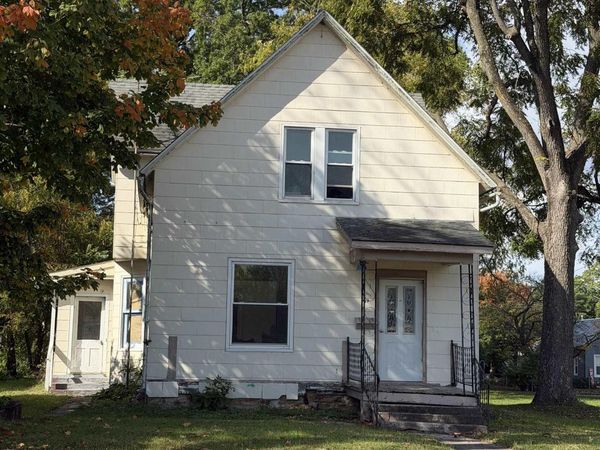 707 S Starr Avenue, Burlington, IA 52601