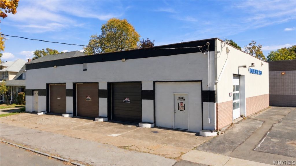121 78th Street, Niagara Falls, NY 14304 Main Photo