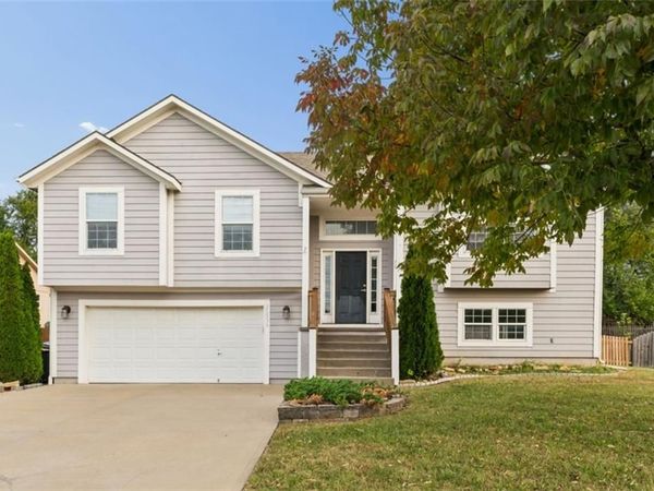 20556 W 220th Terrace, Spring Hill, KS 66083