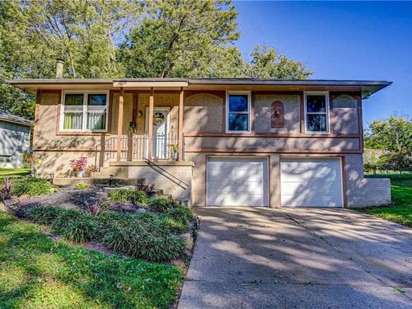 2409 SW South Court, Blue Springs, MO 64015