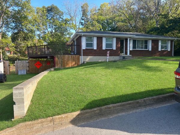 1060 Forrest Dr , Clarksville, TN 37040