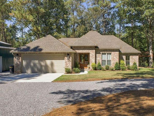 38 Dempsey Conn, Hattiesburg, MS 39401