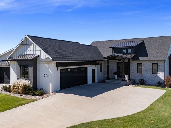 201 S Boathouse Cir, Sioux Falls, SD 57107