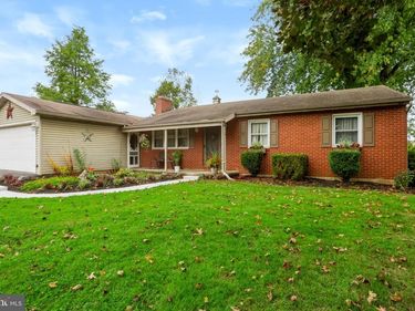 1605 FAIRVIEW AVENUE, CHAMBERSBURG, PA 17202