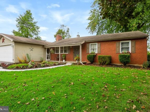 1605 FAIRVIEW AVENUE, CHAMBERSBURG, PA 17202