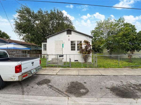 1053 NW 55th St , Miami, FL 33127