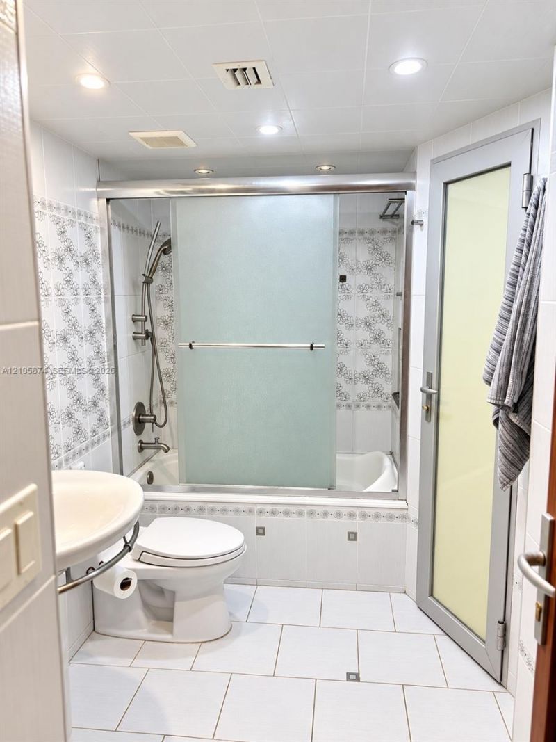 3300 NE 192nd St , Unit 1103, Aventura, FL 33180 Photo
