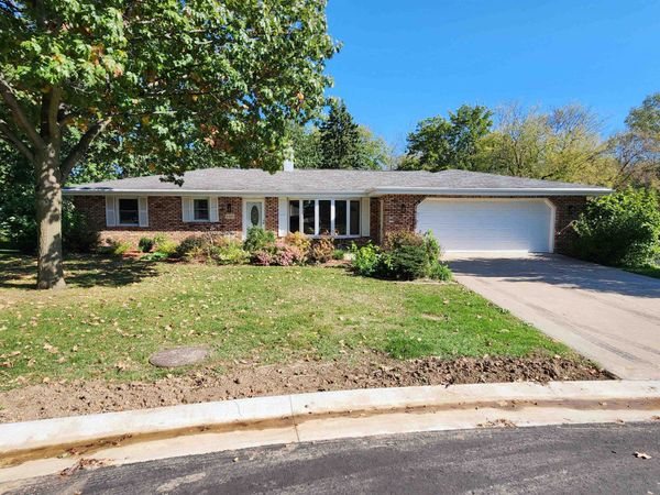 4942 Asbury Circle, Dubuque, IA 52002
