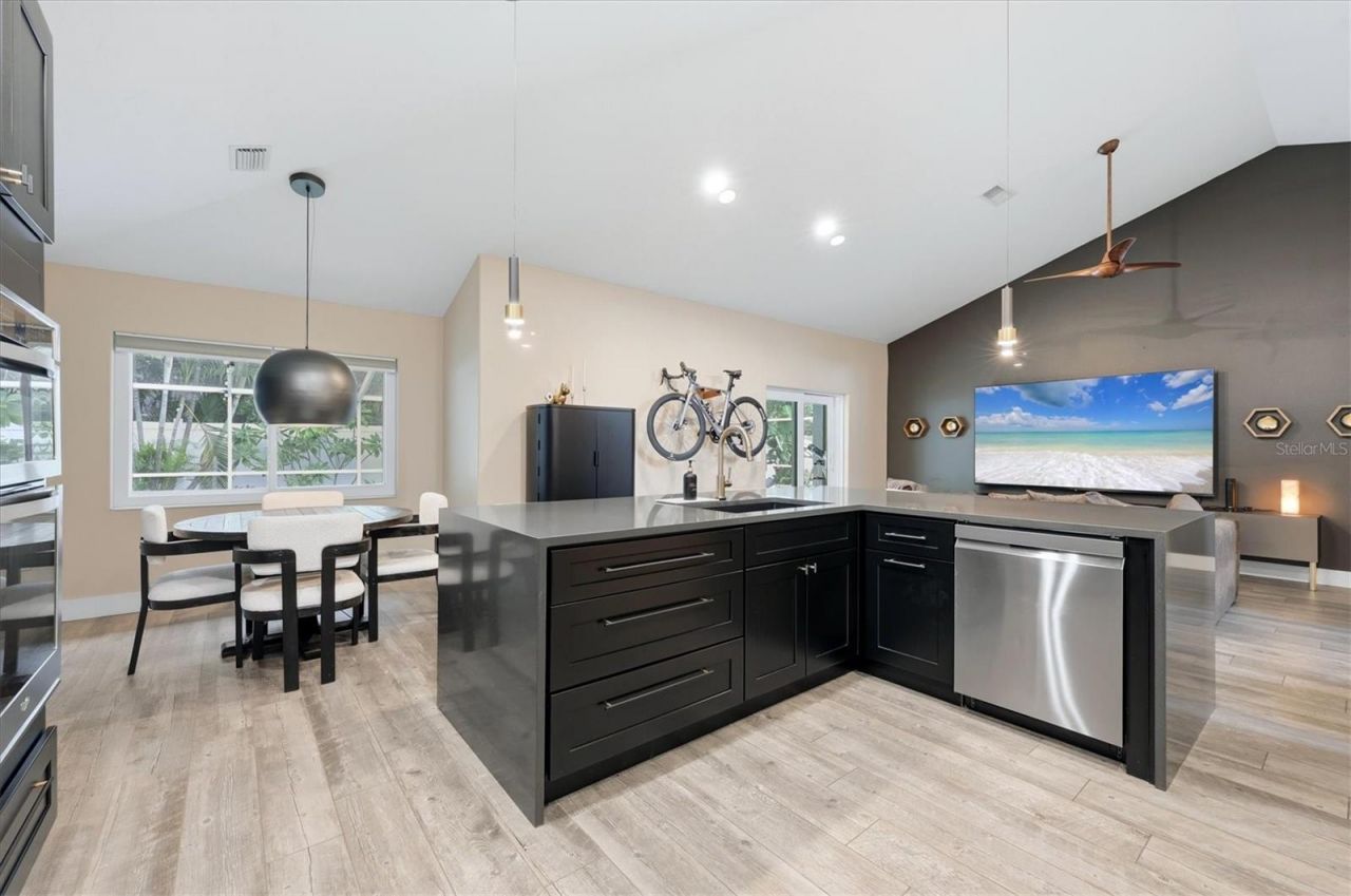 4321 74th Avenue E, Sarasota, FL 34243 Photo