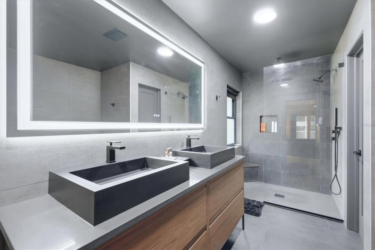 4321 74th Avenue E, Sarasota, FL 34243 Photo