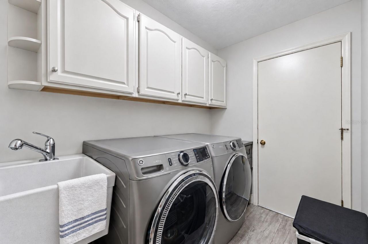 4321 74th Avenue E, Sarasota, FL 34243 Photo
