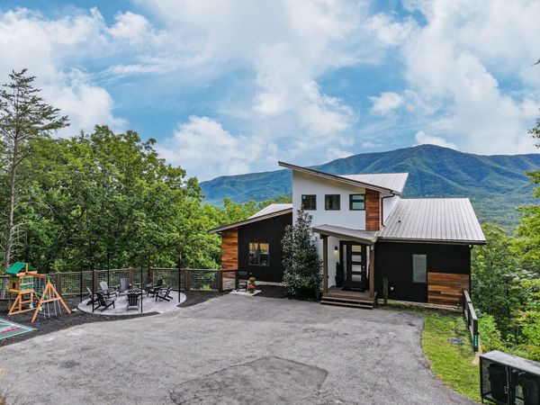 3490 Quail Way , Sevierville, TN 37862