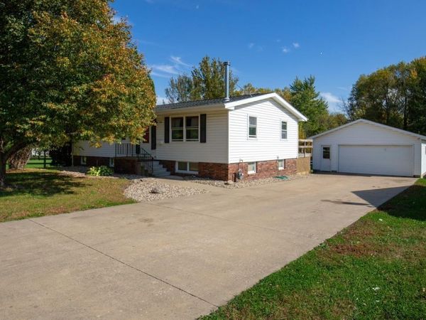 310 6th St., Aplington, IA 50604