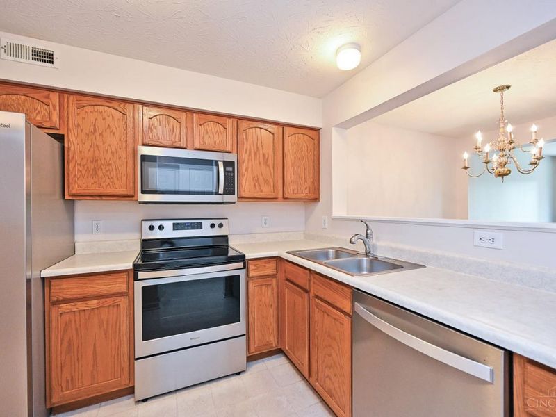 201 Doublegate Drive, Unit J, Milford, OH 45150 Photo 13