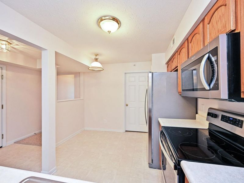 201 Doublegate Drive, Unit J, Milford, OH 45150 Photo 17