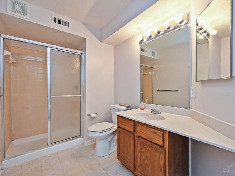 201 Doublegate Drive, Unit J, Milford, OH 45150 Photo 35