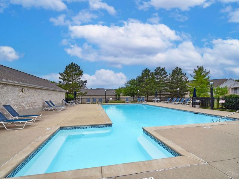 201 Doublegate Drive, Unit J, Milford, OH 45150 Photo 5