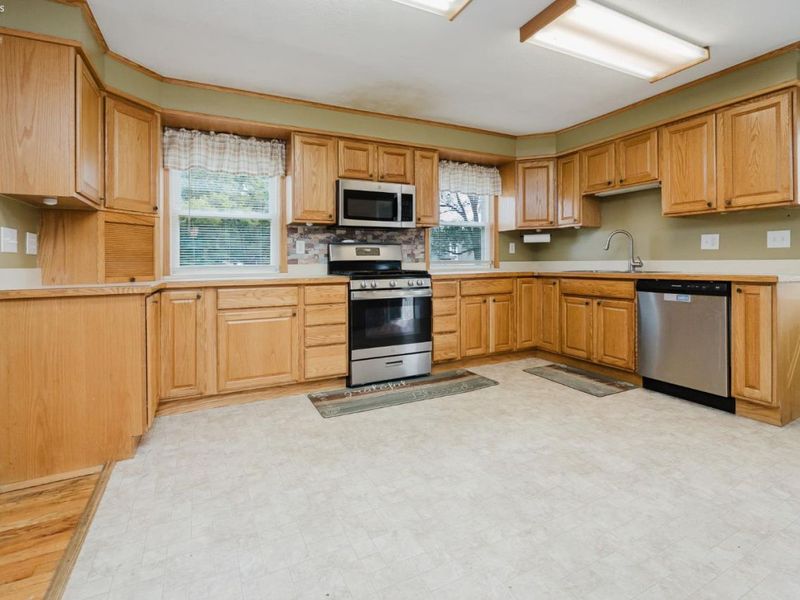 320 Goodrich Road, Bellevue, OH 44811 Photo 12