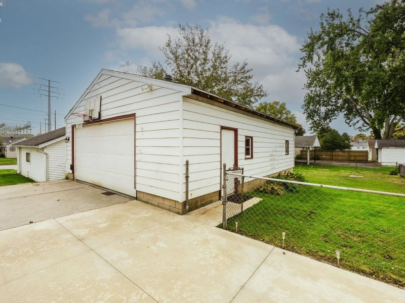320 Goodrich Road, Bellevue, OH 44811 Photo 5