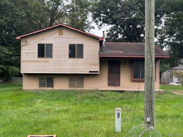 5705 Lake Grove Drive , White Lake Township, Mi 48383