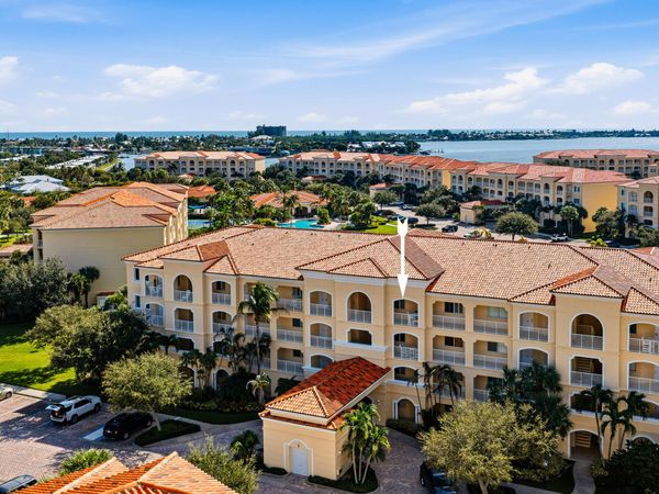 1 Harbour Isle Drive E, Unit PH04, Fort Pierce, FL 34949