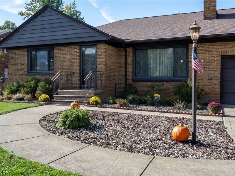 6446 Big Creek Parkway, Parma Heights, OH 44130 Photo 5