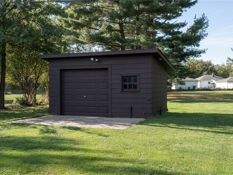 6446 Big Creek Parkway, Parma Heights, OH 44130 Photo 8