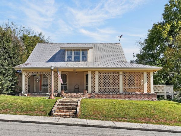 106 W End Ave , McMinnville, TN 37110