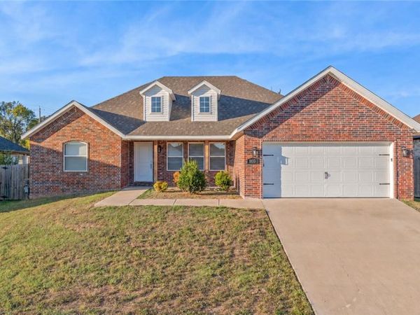 803 W Jillian Street , Siloam Springs, AR 72761