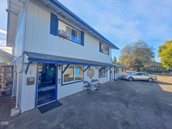 522 SE L Street, Grants Pass, OR 97526