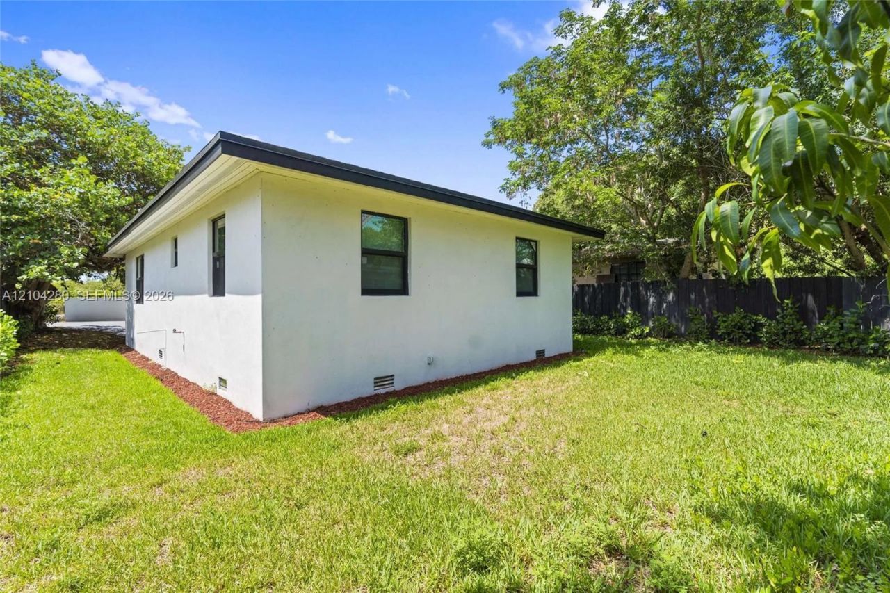 1745 NW 151st St , Miami Gardens, FL 33054 Photo