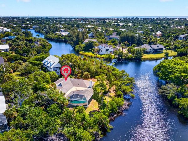 9436 Yucca Ct, Sanibel, FL 33957