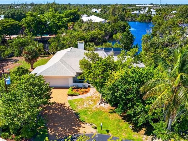 9436 Yucca CT , SANIBEL, FL 33957