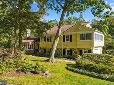 624 W WAYNE AVENUE , WAYNE, PA 19087