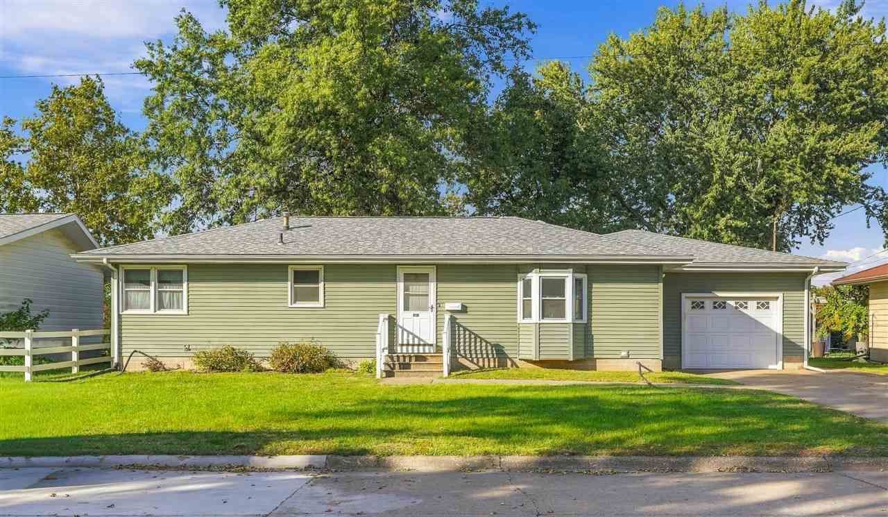 816 E Harrison St, Washington, IA 52353 Main Photo