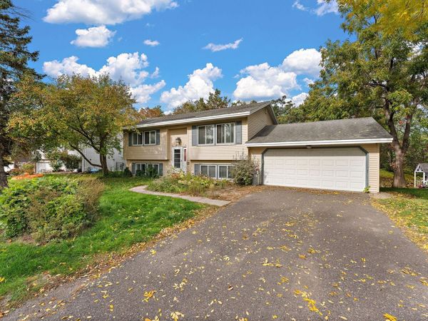 475 Springhill Road , Vadnais Heights, MN 55127