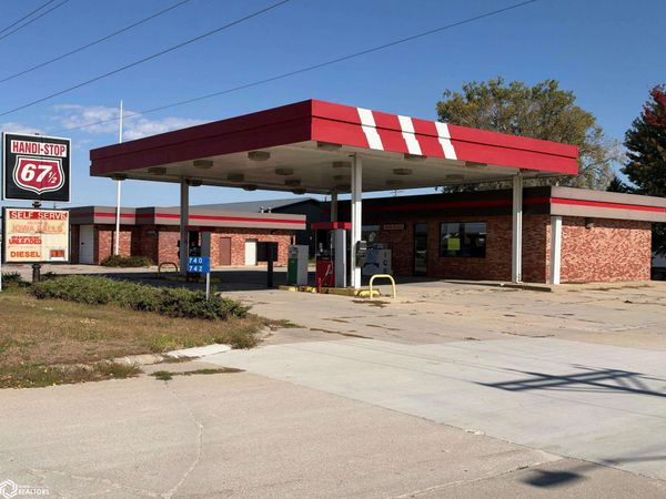 738 S Oak St, Iowa Falls, IA 50126