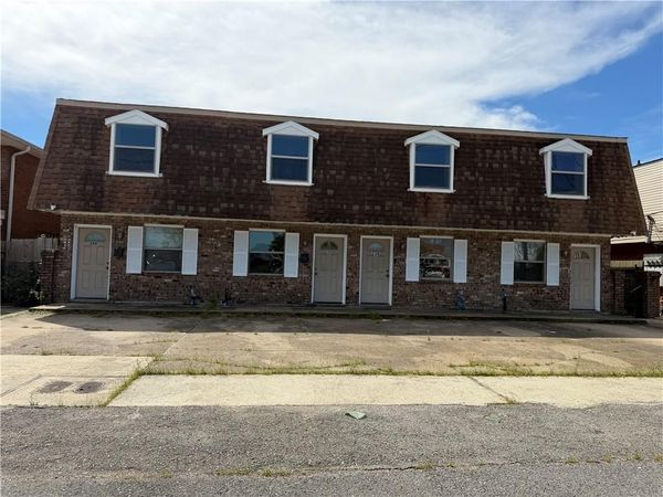 244 8TH Street, Chalmette, LA 70043