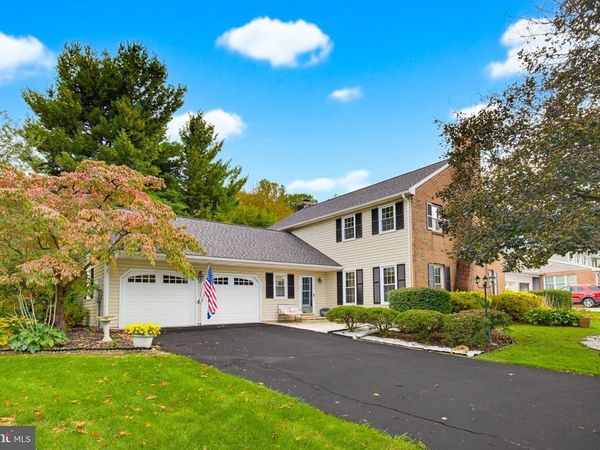 2584 WOODVIEW DRIVE, LANCASTER, PA 17601