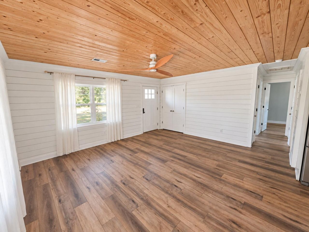 29 21st Avenue Photo 4