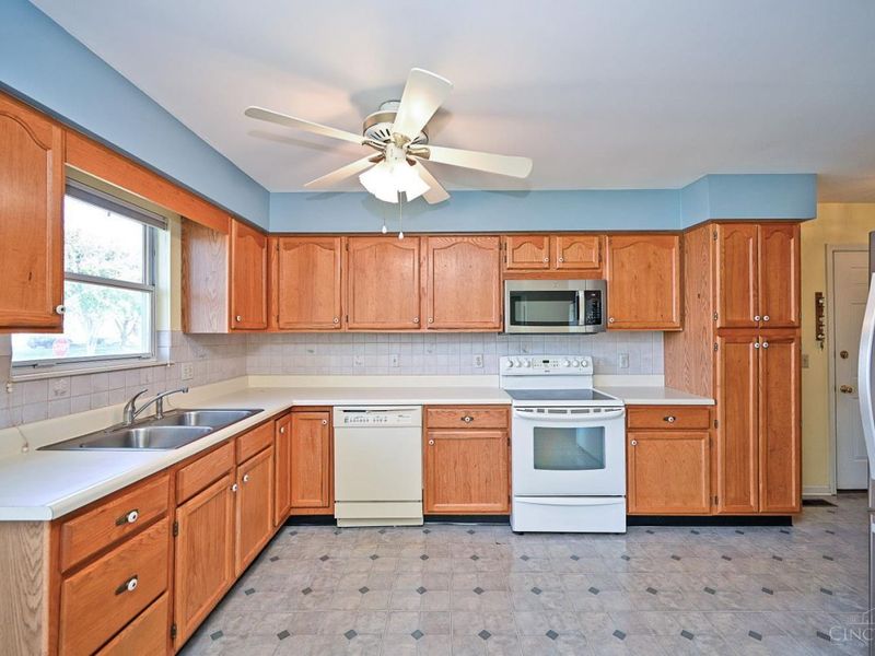 7011 Tradewind Court, Hamilton Township, OH 45039 Photo 8