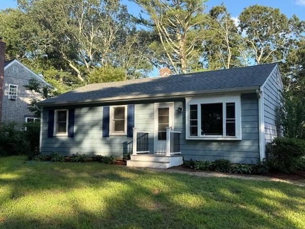 85 Cayuga Avenue , Mashpee, MA 02649