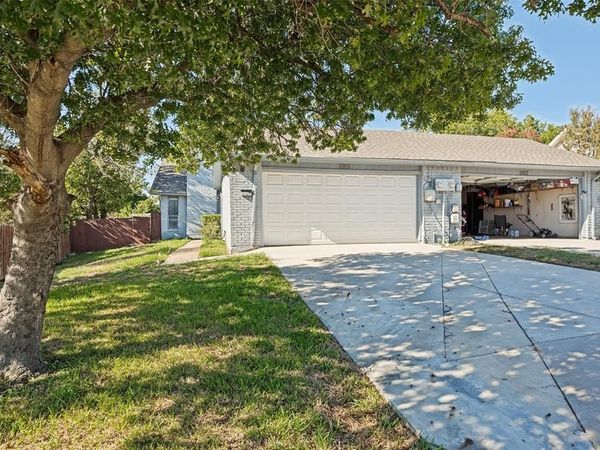 2205 Heritage Circle , Carrollton, TX 75006