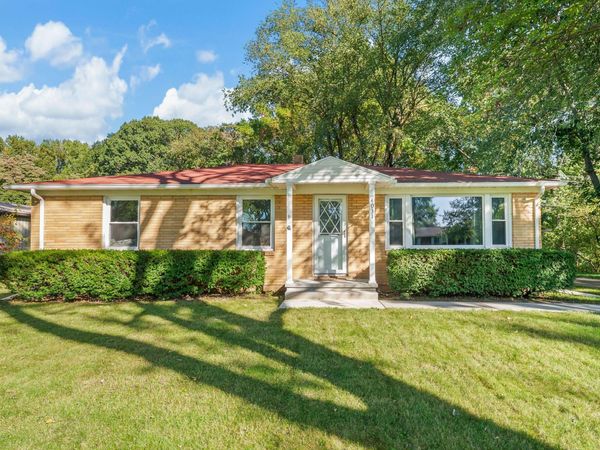 4031 Royal Curve, St. Joseph, MI 49085