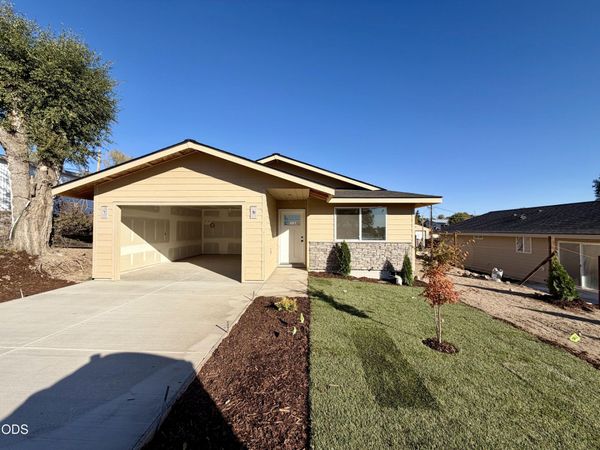 124 NE Jefferson Street, Madras, OR 97741