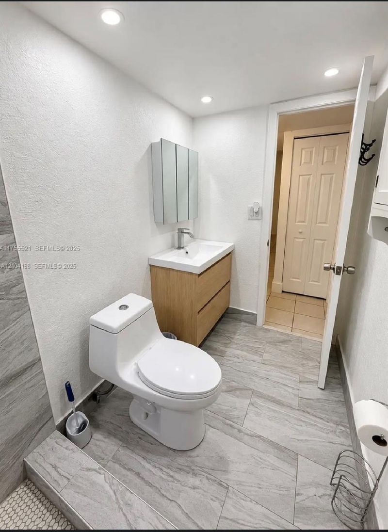 4550 NW 9th St, Unit 102E, Miami, FL 33126 Photo
