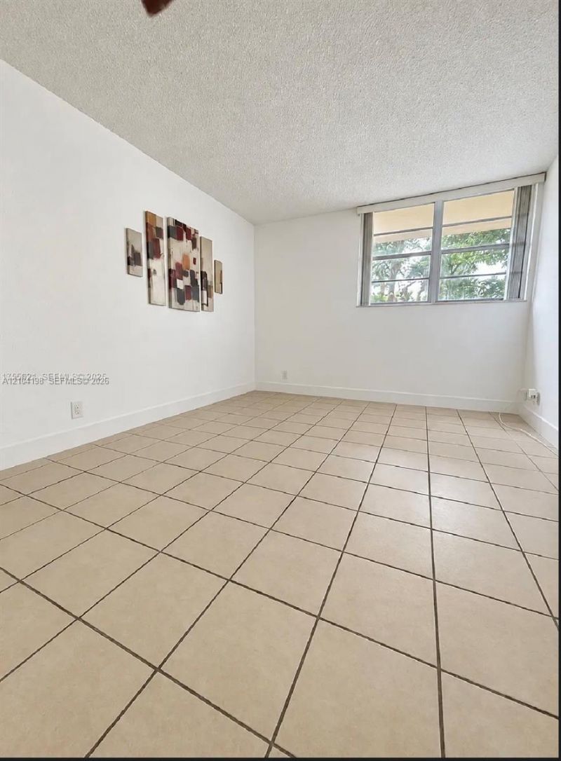 4550 NW 9th St, Unit 102E, Miami, FL 33126 Photo