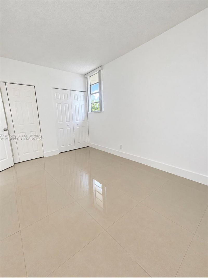 4550 NW 9th St, Unit 102E, Miami, FL 33126 Photo