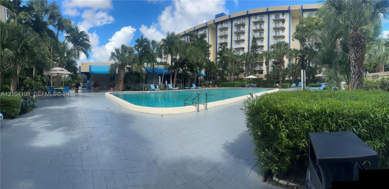 4550 NW 9th St, Unit 102E, Miami, FL 33126 Photo
